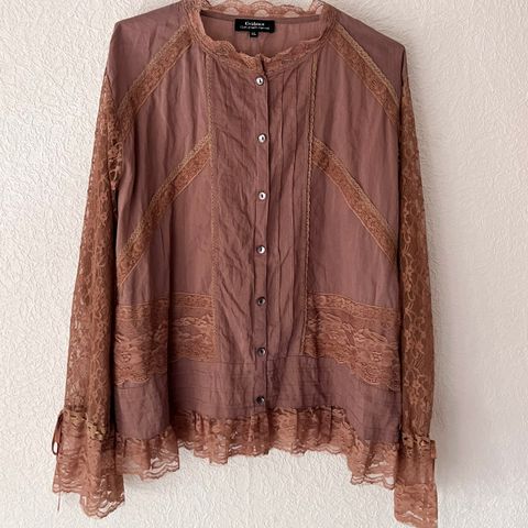 Vintage-inspirert bluse / skjorte med blonder (og andre nydelige detaljer)!