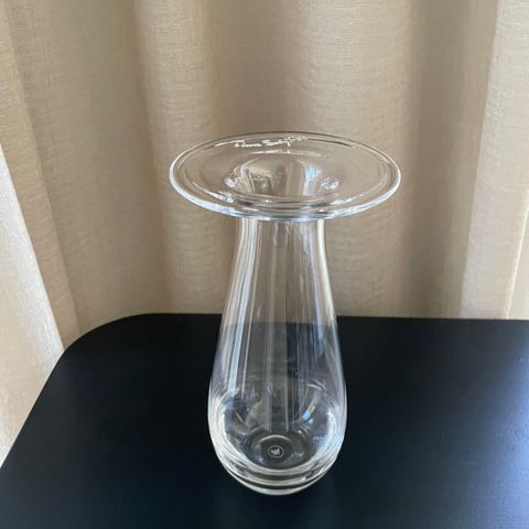 Magnor «Dråpen» vase 20 cm, designet av Finn Schjøll