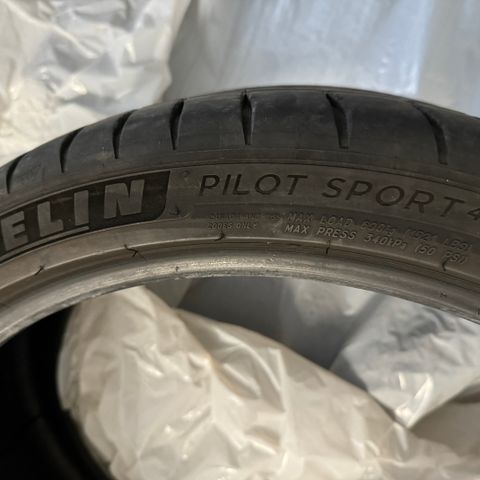 Michelin Pilot Sport 4S 245/35 ZR 20