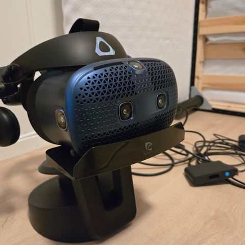 HTC vive cosmos VR briller.