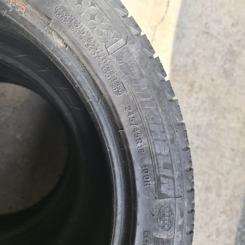 245/45/R18  Michelin