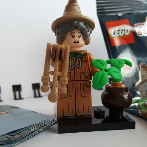 Ny LEGO Professor Sprout/Stikling minifigur fra Harry Potter Series 2