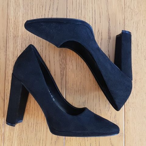 Svarte suede pumps fra Tata Italia (str. 37)