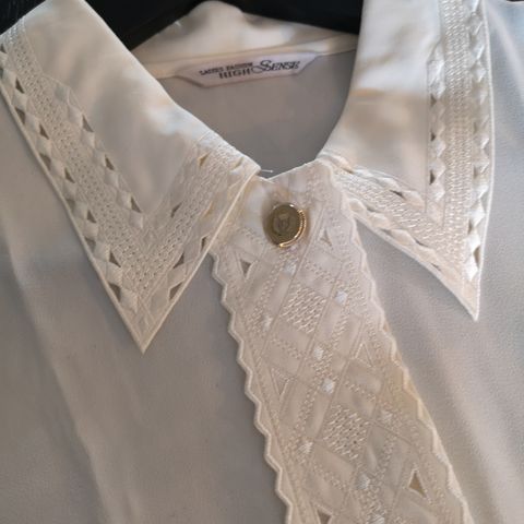 Vintage Brodert bluse. Retro stil.