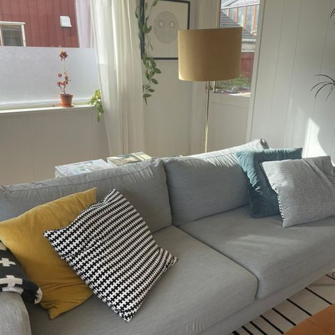 Karstad sofa med nyvaskede putetrekk 🤍