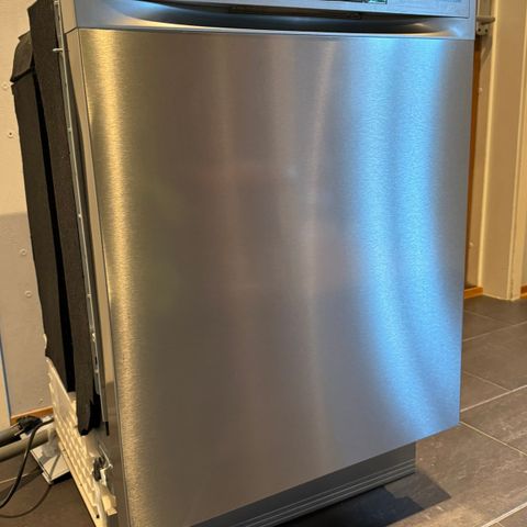 Oppvaskmaskin Hisense HU63CX 2,5 år gammel