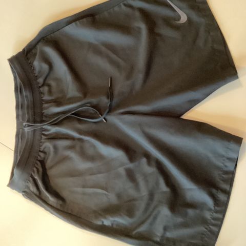 Nike shorts, str m, svart