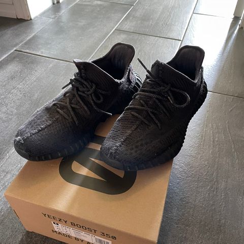 Yeezy 350 strl 42 2/3