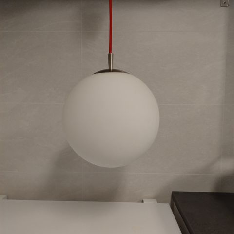 Taklampe ball i frostet glass