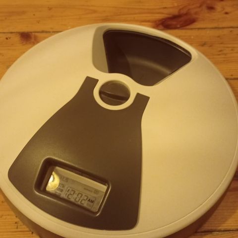 Trixie Fôrautomat TX6 // Automatic Cat Feeder