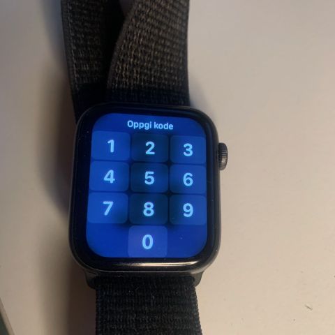 Apple Watch Series 4,  44 mm Nike + GPS + Cellular