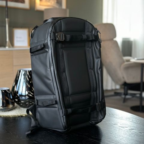 En lite, pent brukt Db The Ramverk Pro 26l Backpack