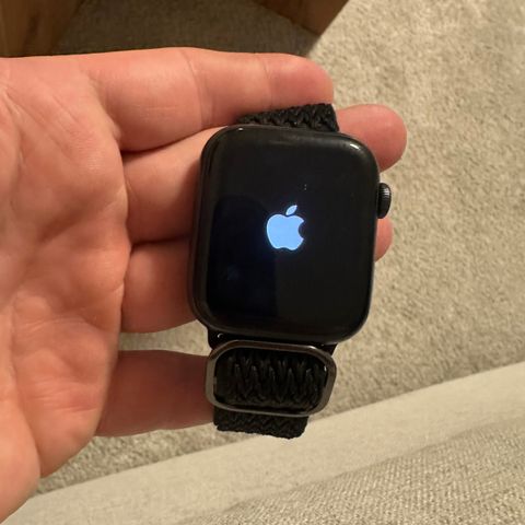 Apple Watch SE 44mm LTE