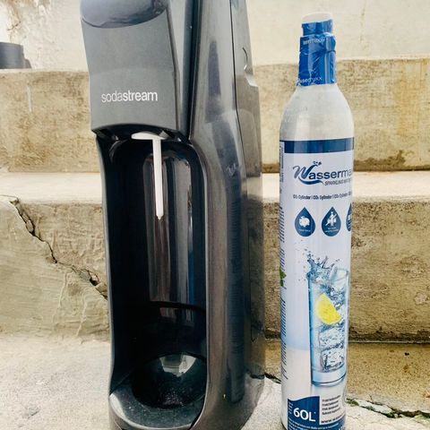 Sodastream maskin med ny tank gass selges