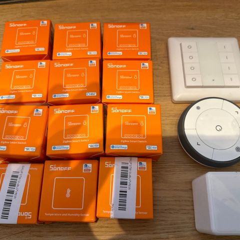 Sonoff Zigbee ZBMINI Smart bryter og temp sensor pluss div