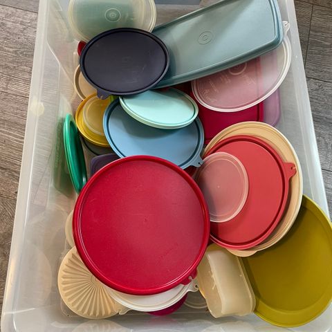 Tupperware lokk, div. størrelser fra 5-15kr pr stk