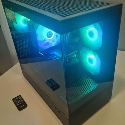 Tøff spillpc ( RTX 2080 TI 11GB , 1TB NVMe + 2TB HDD , RGB )