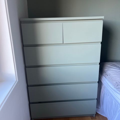 Malm kommode selges