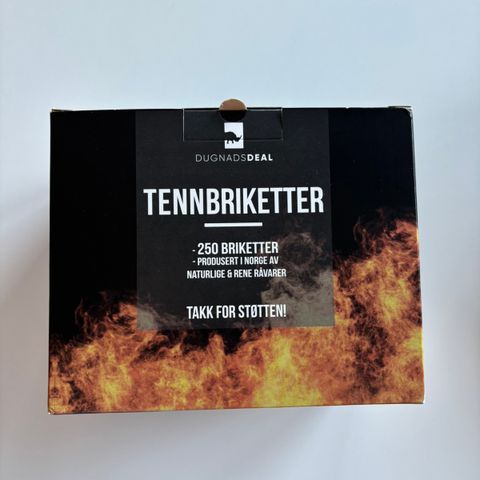 Tennbriketter, sokker, mikrofiberkluter og gratulasjonskort