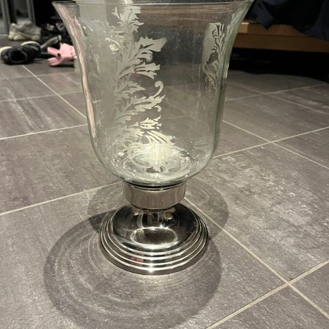 Glass vase