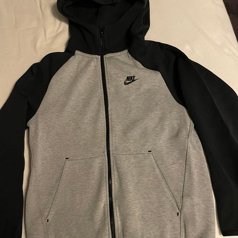 Nike Tech hettejakke str S