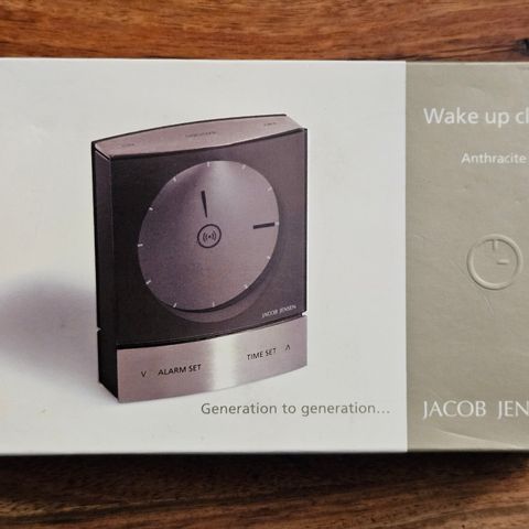 Jacob Jensen Wake Up Clock Anthracite (Ny i eske)