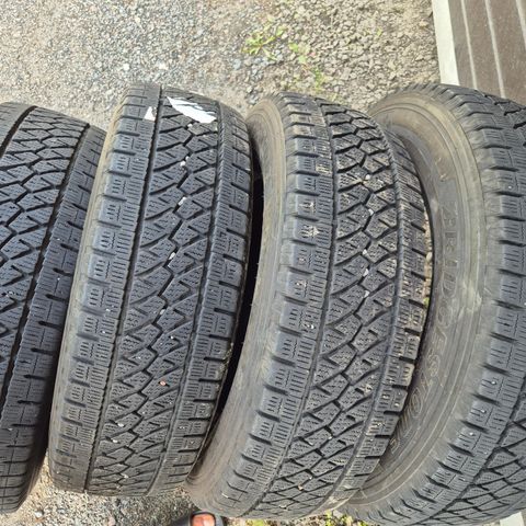 Bridgestone Blizzak W995 Vinterdekk 205/55R16 masse mønster igjen