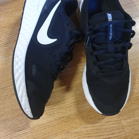 Nike revolution str37,5