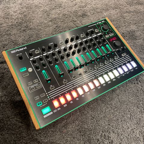 Roland TR-8 Rhythm Performer