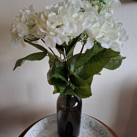 Som ny hvit kunstig hortensia blomster bukett