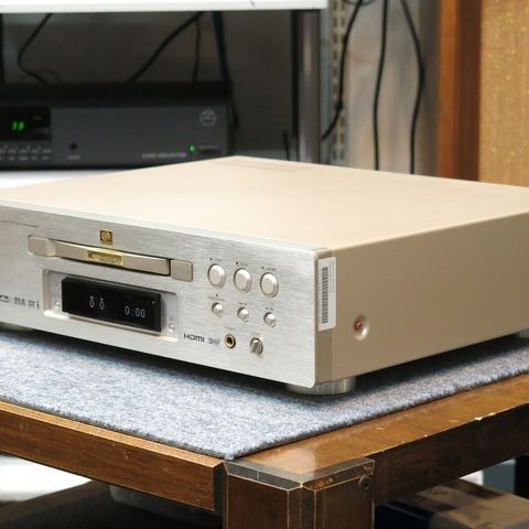 Legendariske Marantz DV-9600 SACD/CD/DVD spiller.