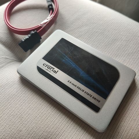 Crucial SSD 750 GB