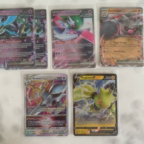 Diverse Pokemon ex og V-kort selges