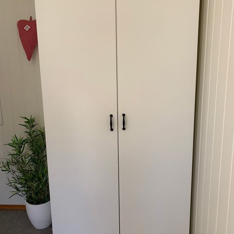 Garderobe skap