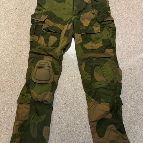 Militæret utstyr, Crye, Norarm, Combatshirt, hjelmtrekk, knebeskyttere OSV