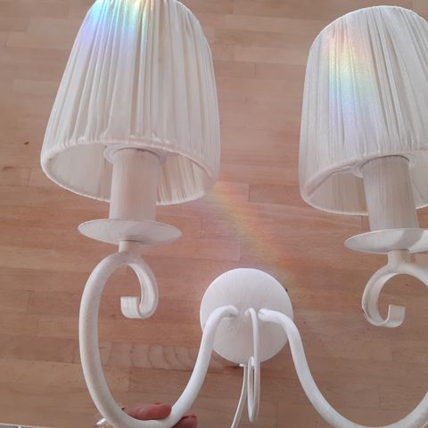 Vegglampe selges.