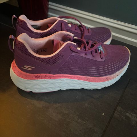 Skechers i strl 37