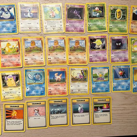 Vintage pokemon kort selges