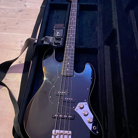 Fender Aerodyne Jazz Bass selges