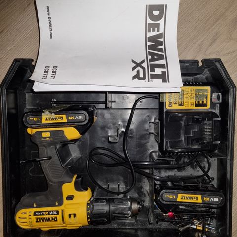 1ar gammel skrutrekker fra Dewalt/ drill