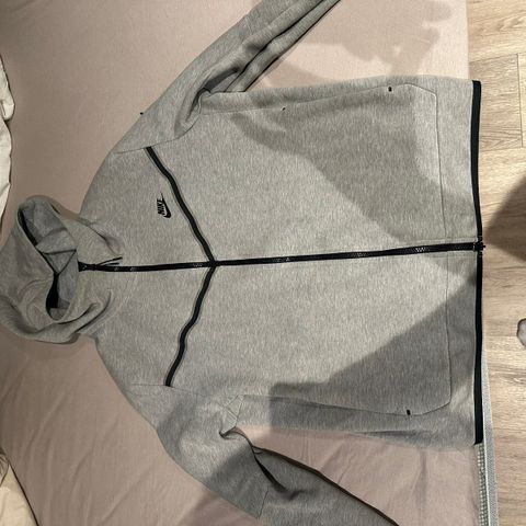 Nike Tech Fleece genser til salgs