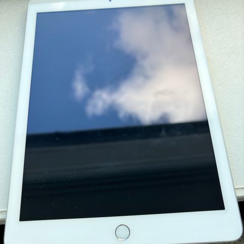 Meget pen iPad 5.generasjon. A1822. 32Gb. Wifi.