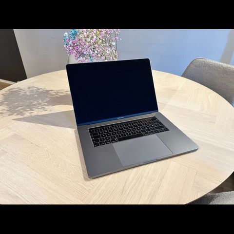 MacBook pro 15 2018 modell