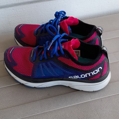 Salomon sonic RA str 381/2. Brukt få ganger.