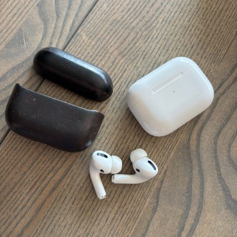 AirPods Pro gen 1.