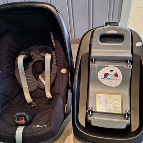 Maxi Cosi bilstol med ISOfix base