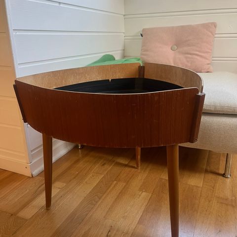 Blomsterkasse i teak (reservert)