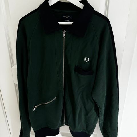 Fred Perry genser m/zip selges!