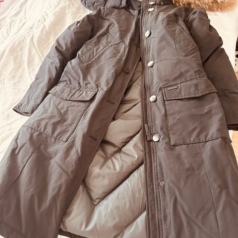 Dunjakke sort WOOLRICH lang, nesten ikke brukt, M