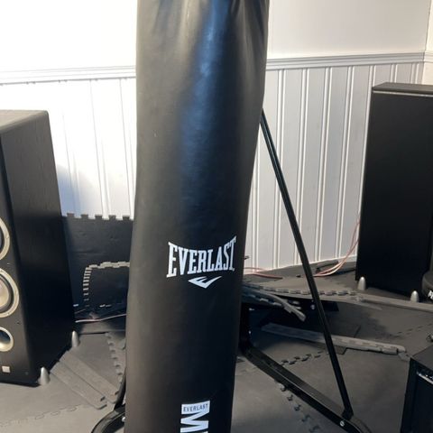 Stativ og everlast boksebag mma